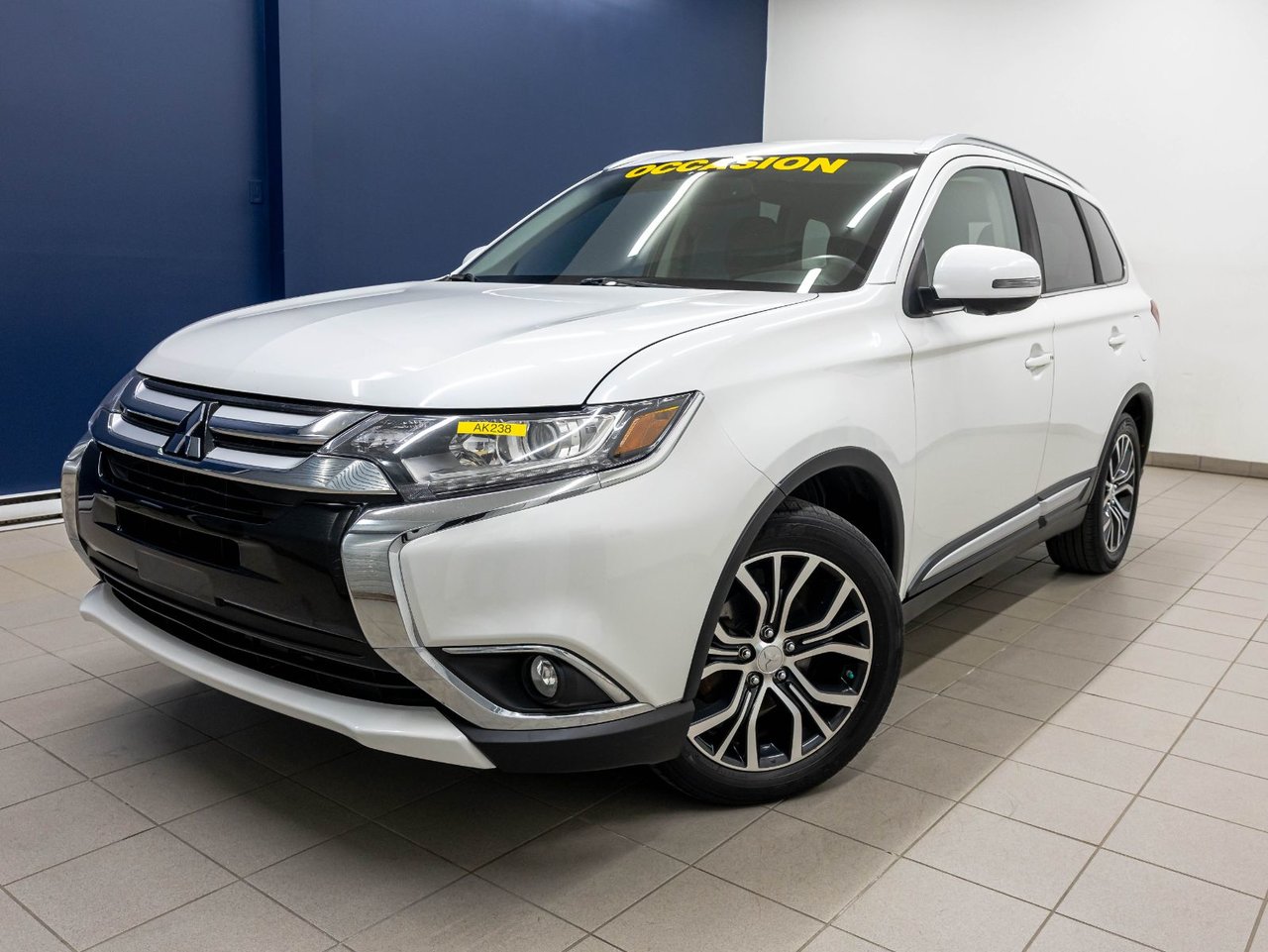 White 2018 Mitsubishi Outlander SUV / Crossover All-Wheel Drive Continuously Variable Transmission