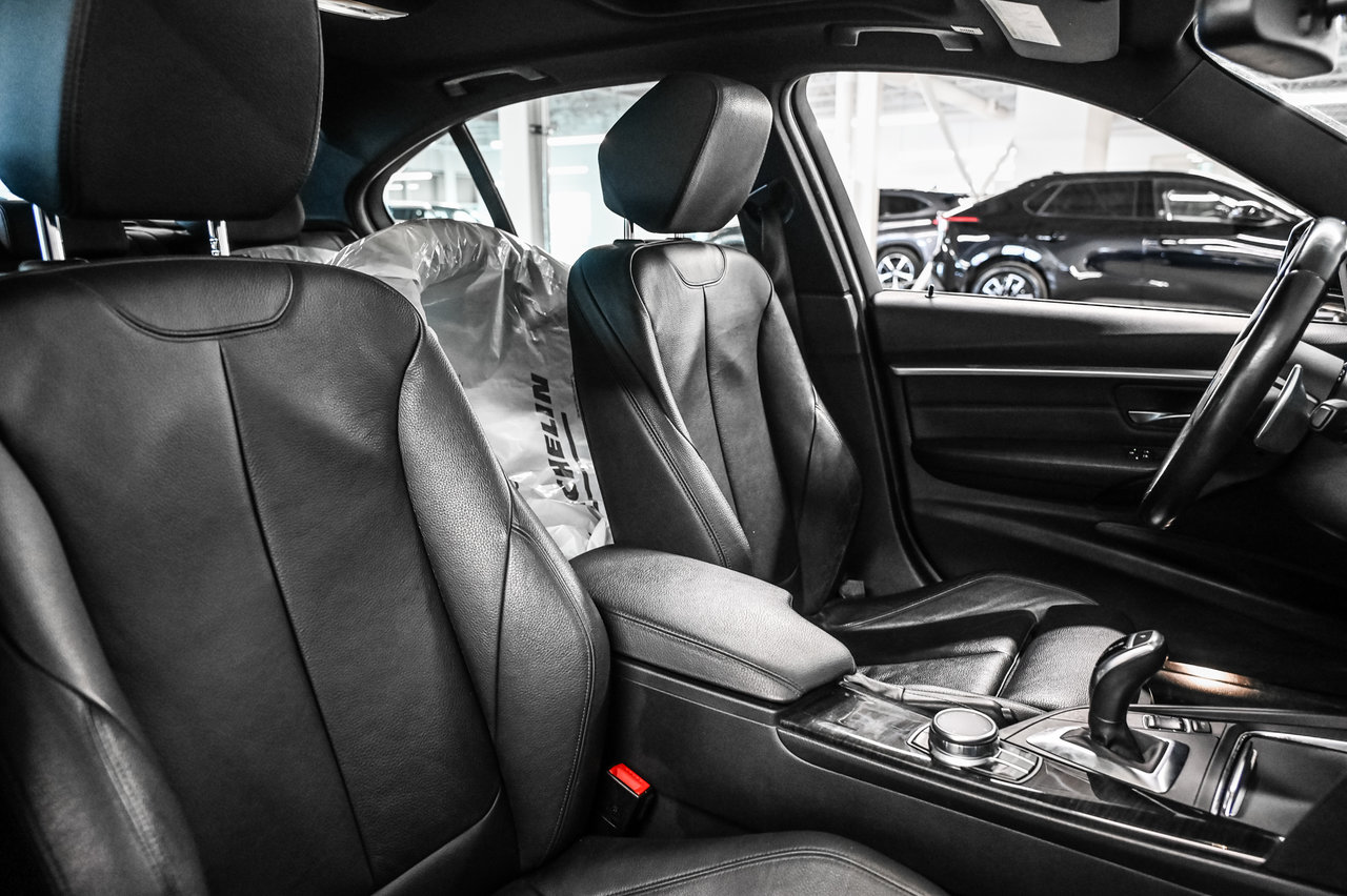 BMW 3 Series 330i xDrive 2017-26