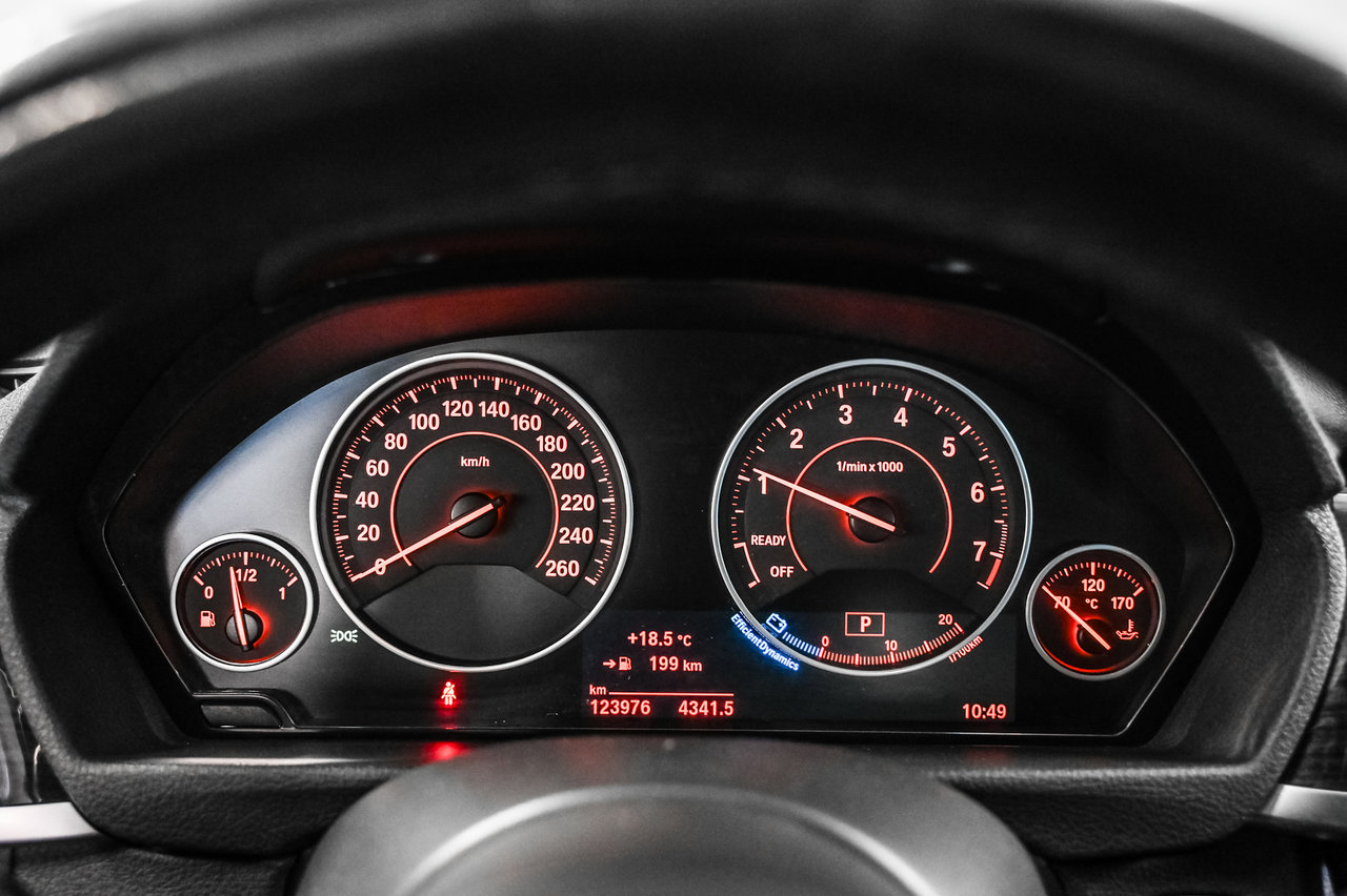 BMW 3 Series 330i xDrive 2017-14