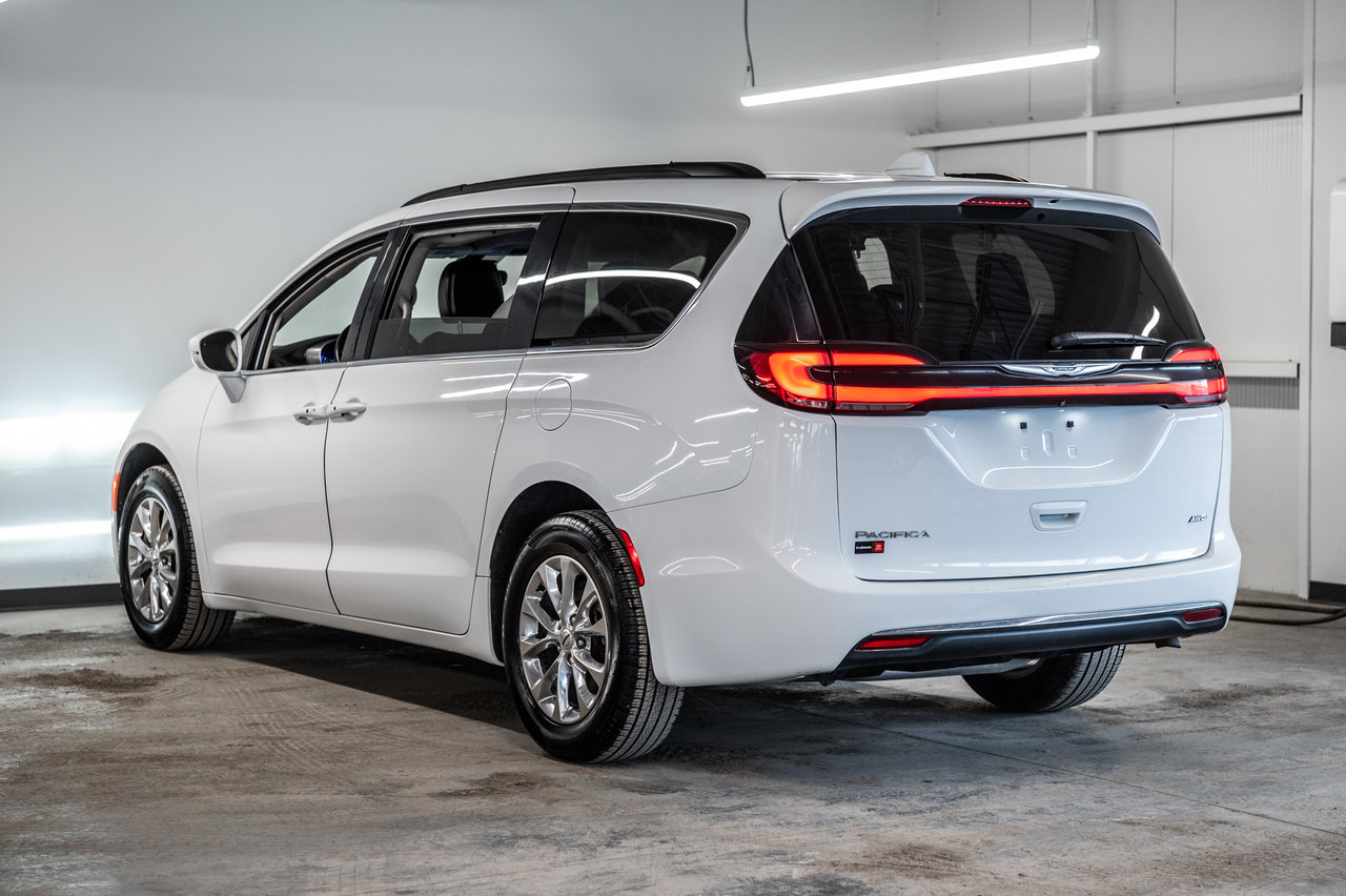 2022 Chrysler Pacifica Touring L-6