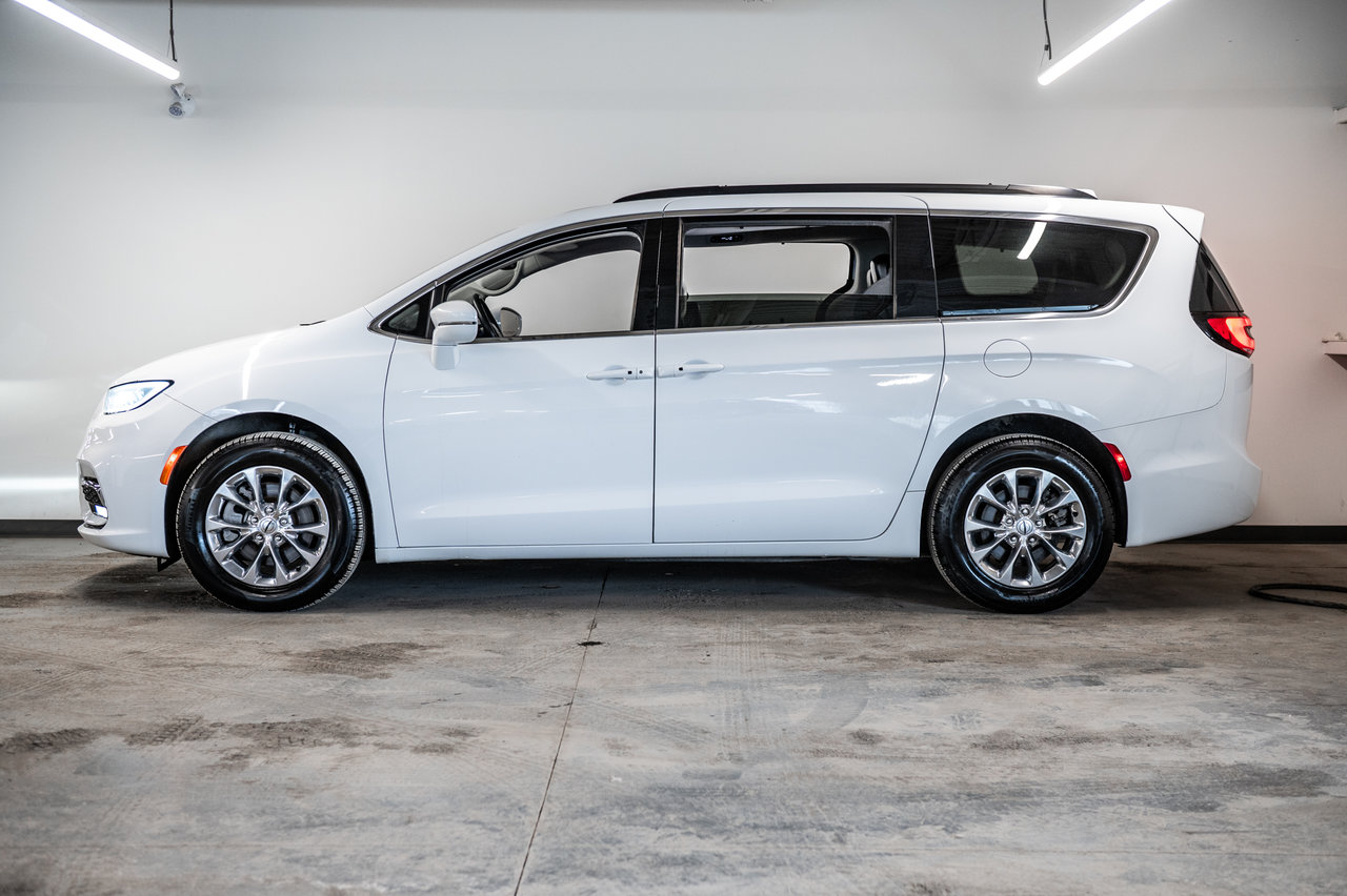 2022 Chrysler Pacifica Touring L-5