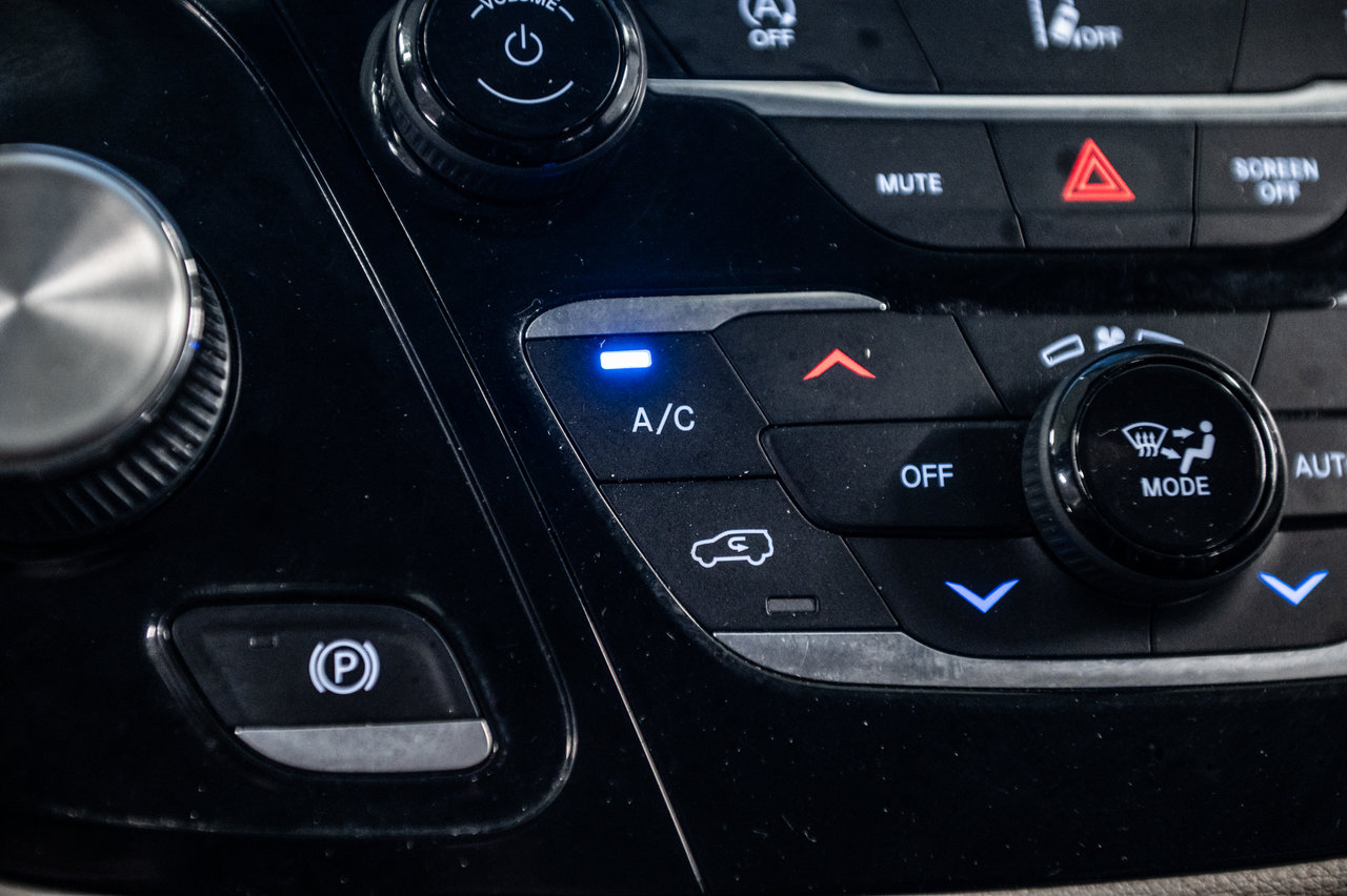 2022 Chrysler Pacifica Touring L-26