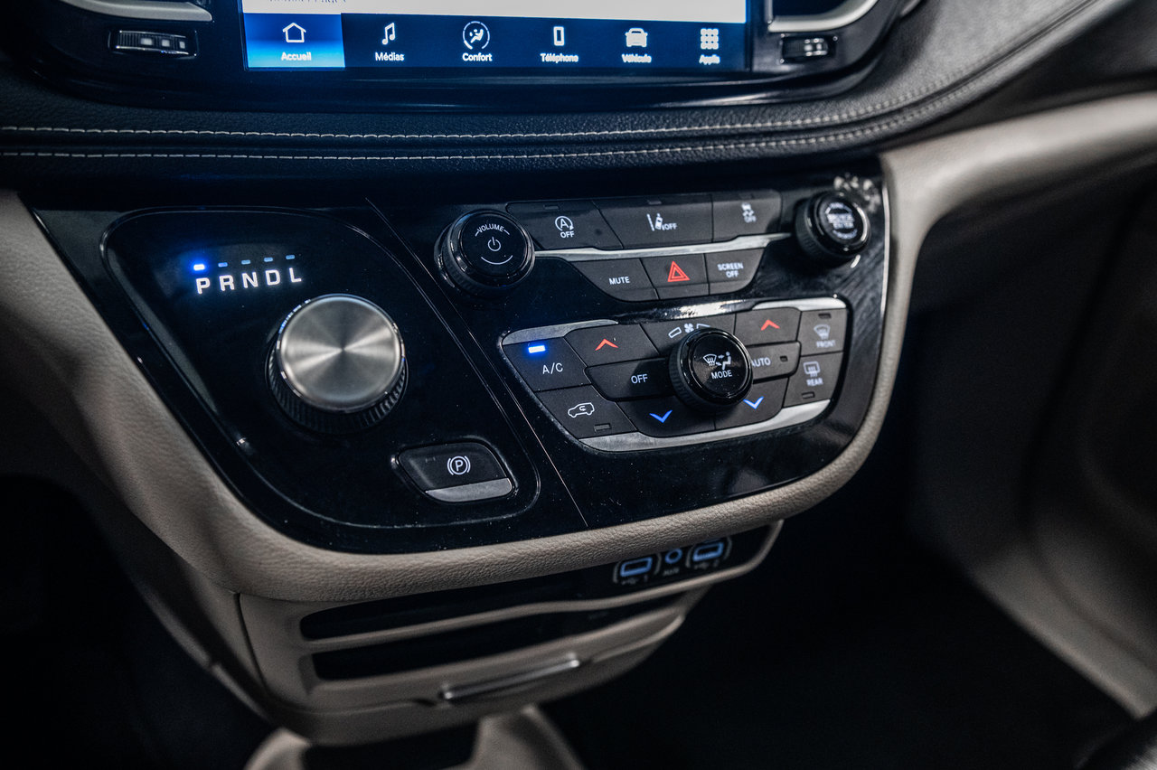 2022 Chrysler Pacifica Touring L-24