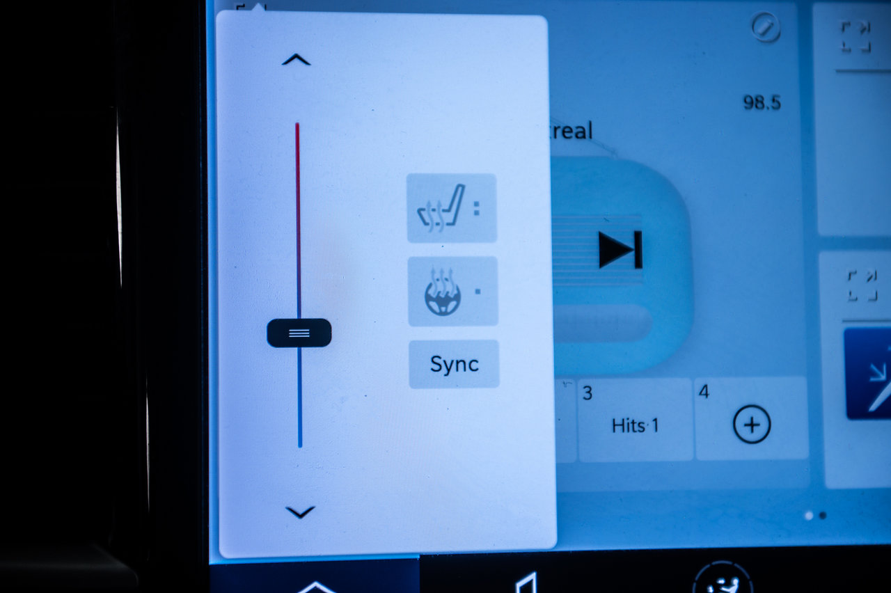 2022 Chrysler Pacifica Touring L-23