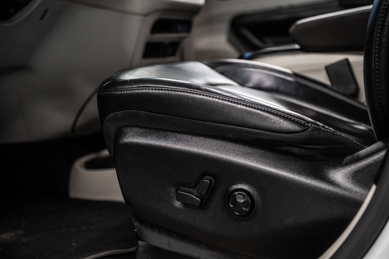 2022 Chrysler Pacifica Touring L-16