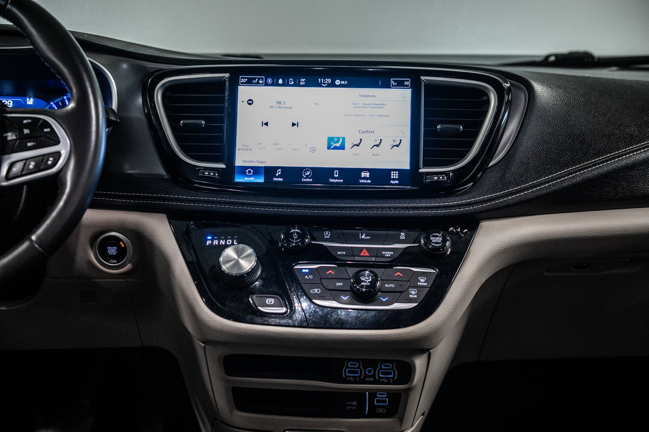 2022 Chrysler Pacifica Touring L-30