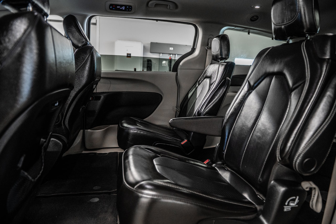 2022 Chrysler Pacifica Touring L-27