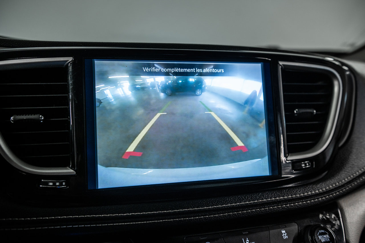 2022 Chrysler Pacifica Touring L-22