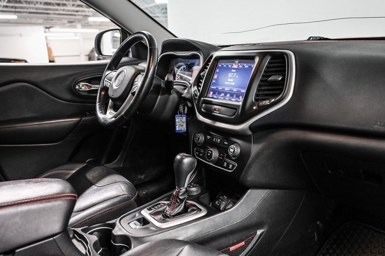 Jeep Cherokee Trailhawk 2015-23