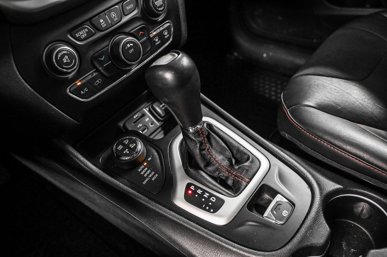 Jeep Cherokee Trailhawk 2015-13