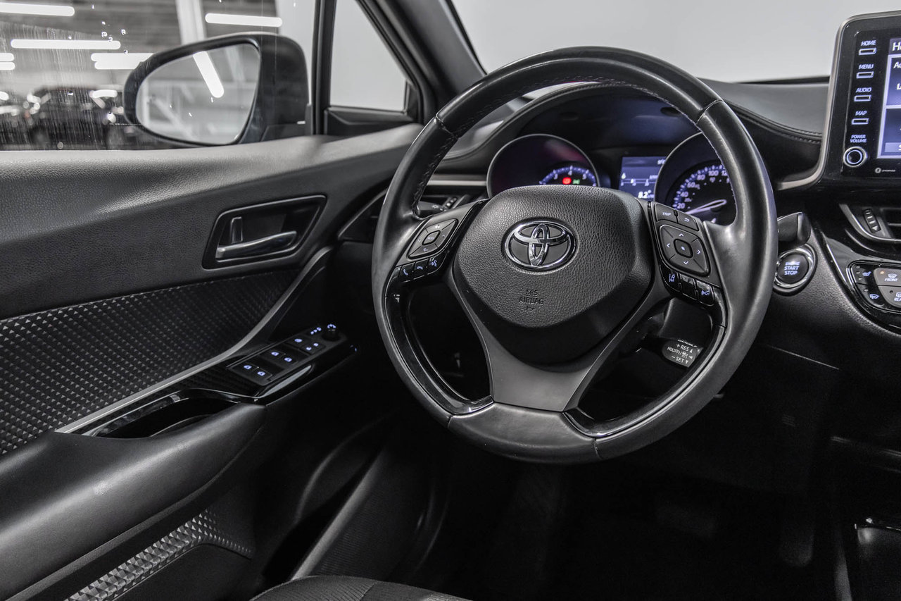 Toyota C-HR Base 2019-26