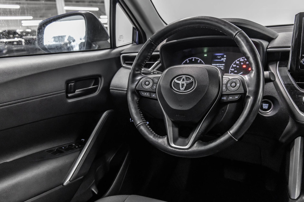 2023 Toyota Corolla Cross LE-28