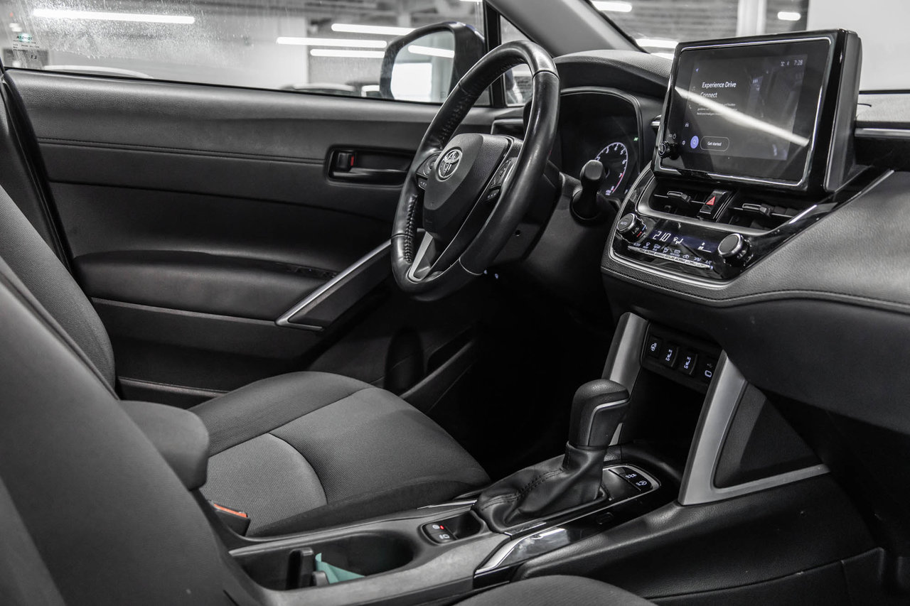 2023 Toyota Corolla Cross LE-31