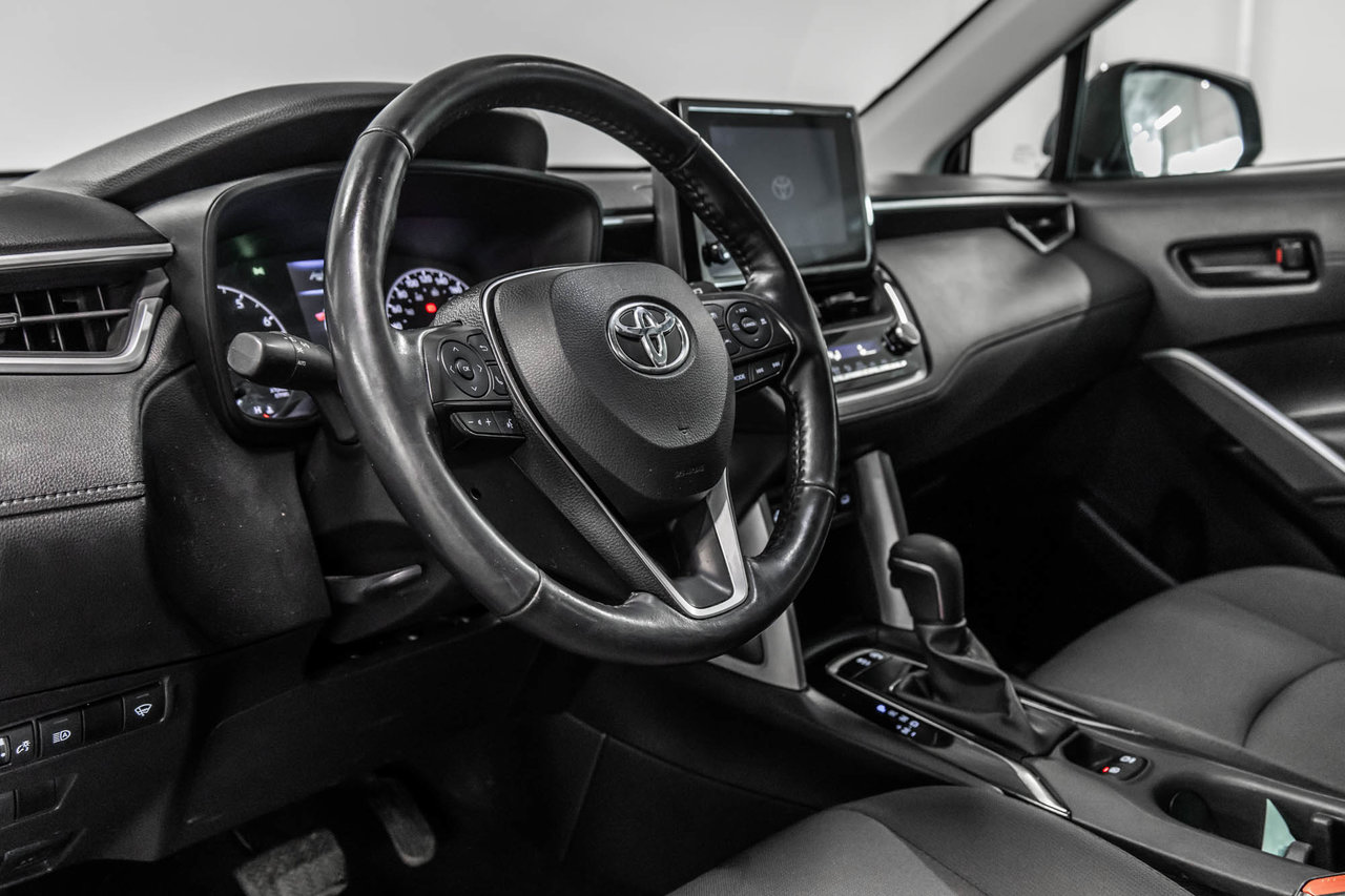 2023 Toyota Corolla Cross LE-13