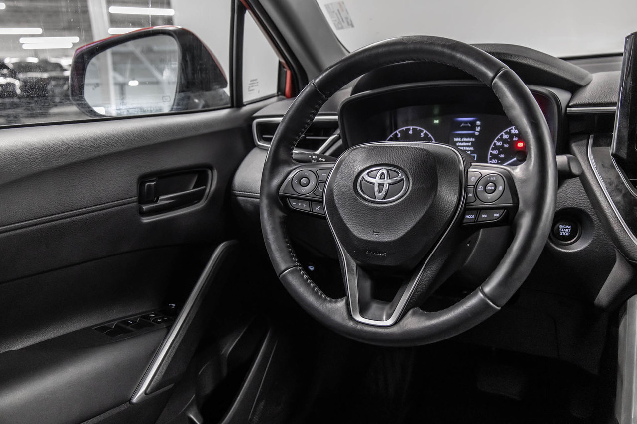2024 Toyota Corolla Cross LE-28