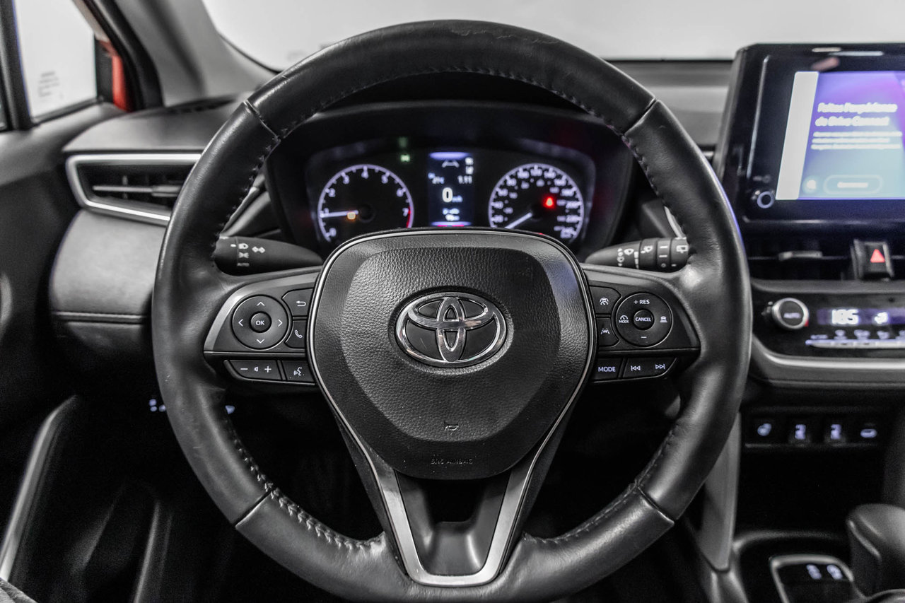 2024 Toyota Corolla Cross LE-14