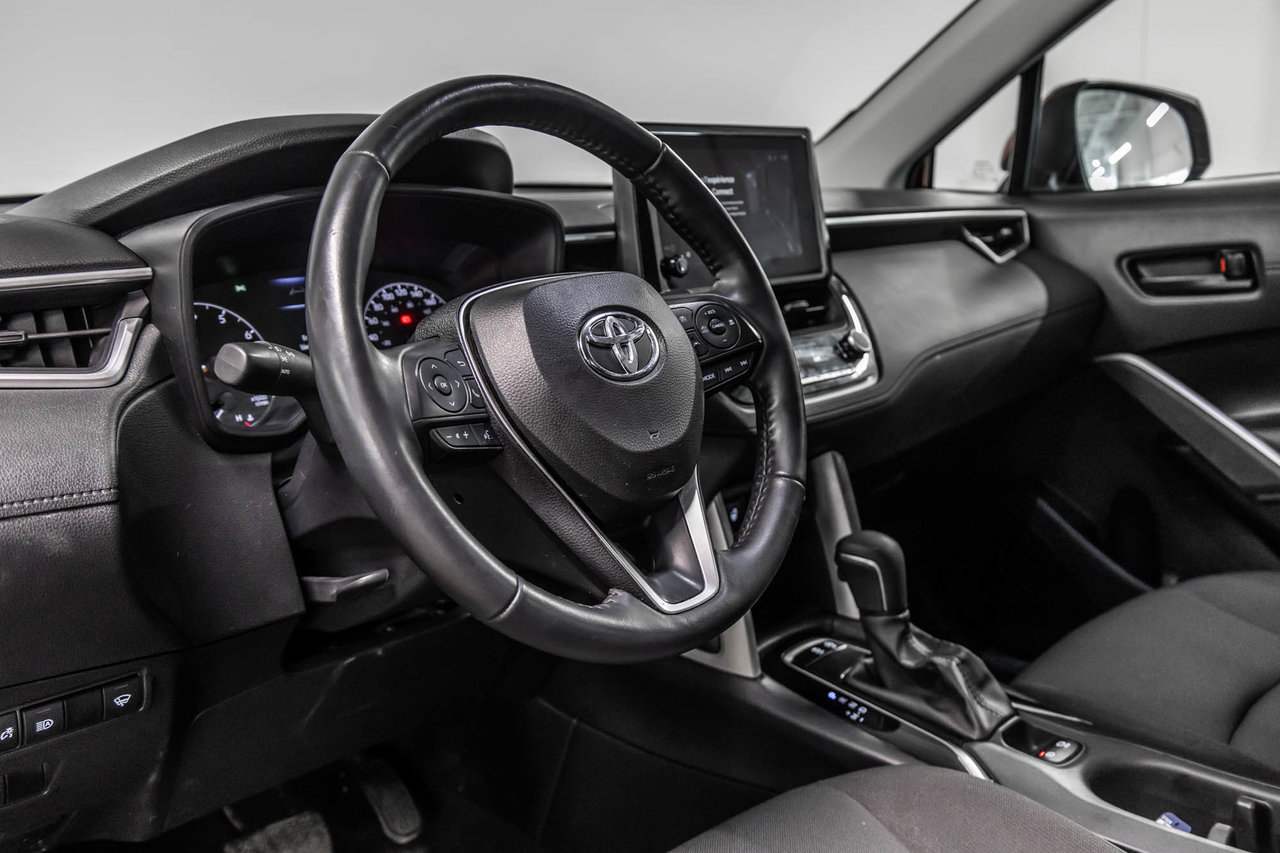 2024 Toyota Corolla Cross LE-13