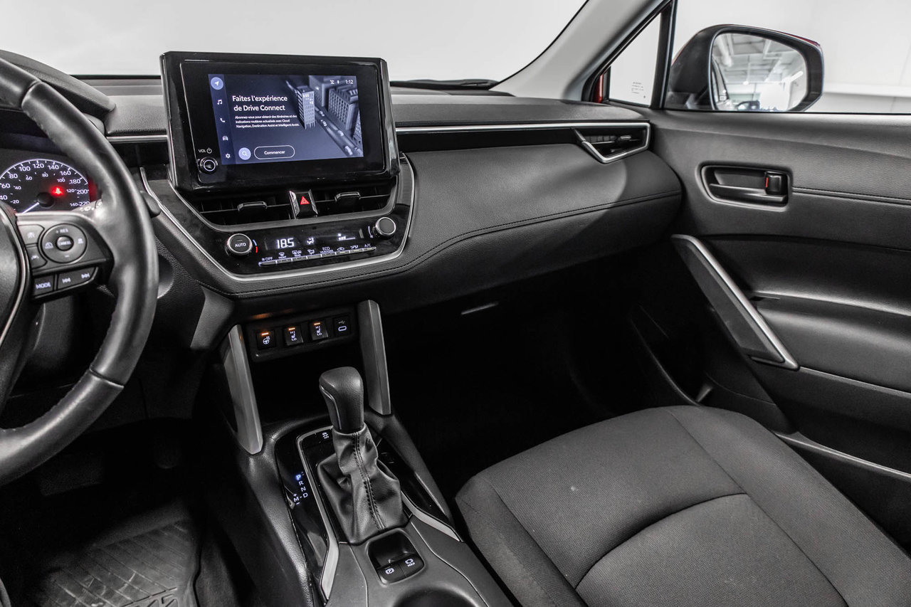 2024 Toyota Corolla Cross LE-18