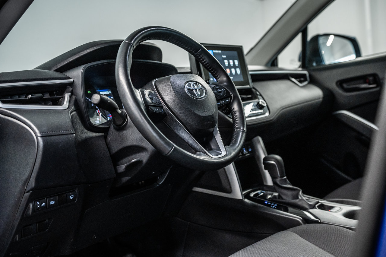 2024 Toyota Corolla Cross LE-14
