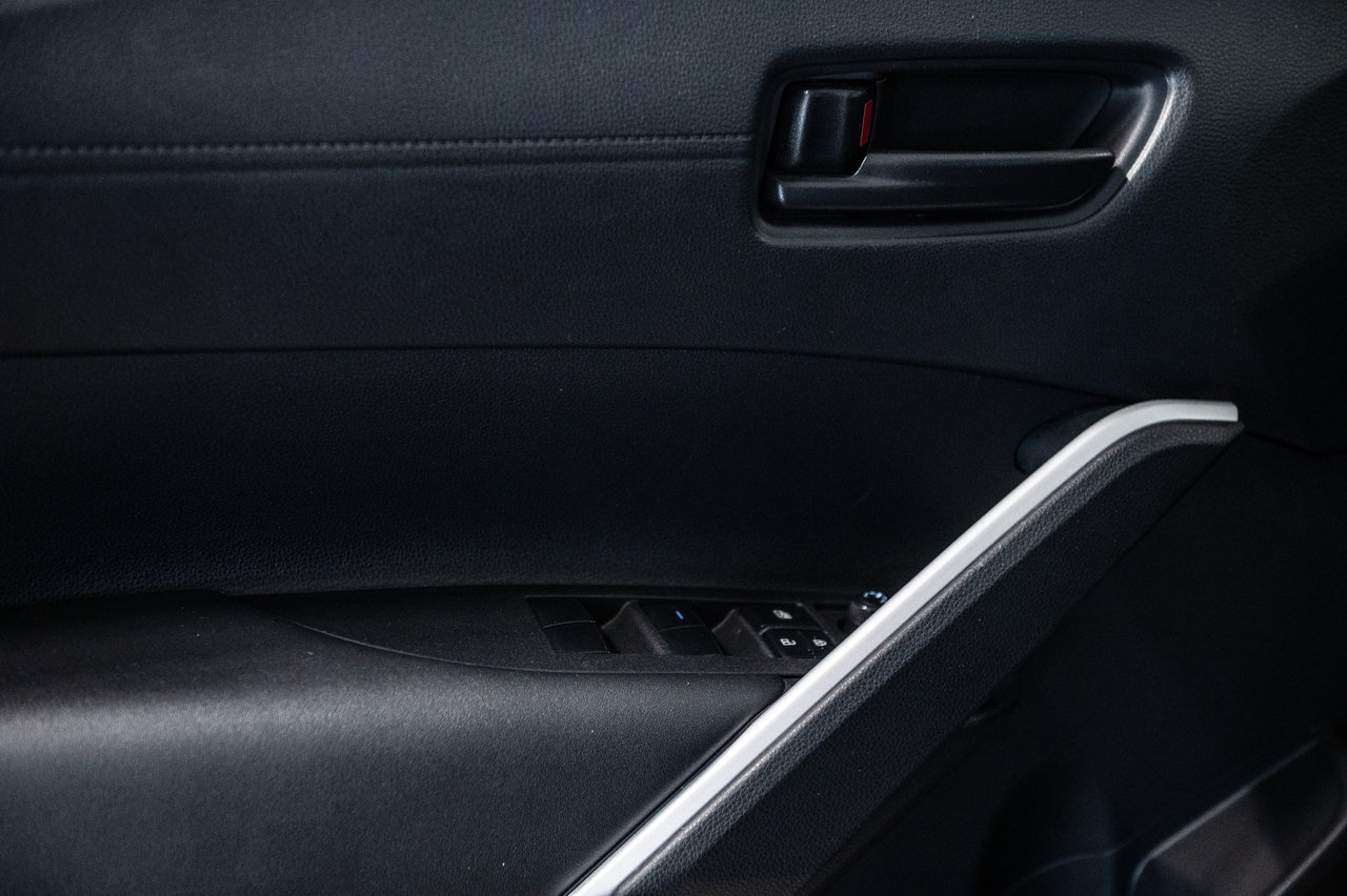 2024 Toyota Corolla Cross LE-12