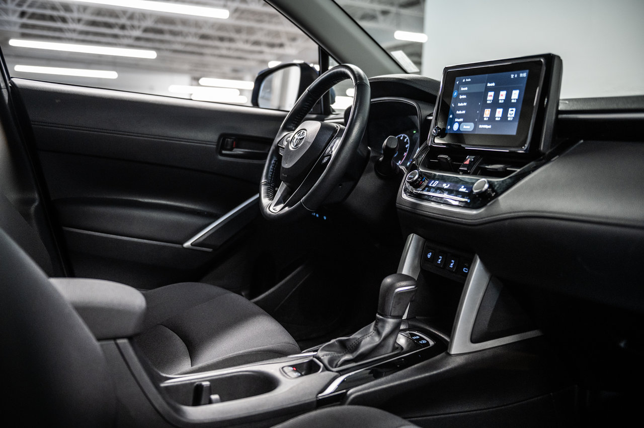 2024 Toyota Corolla Cross LE-30