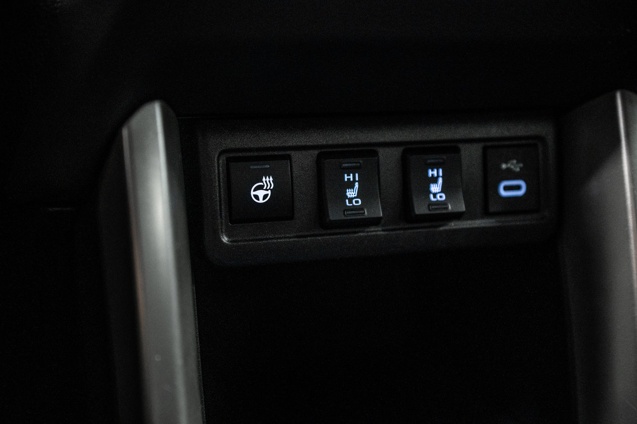 2024 Toyota Corolla Cross LE-23