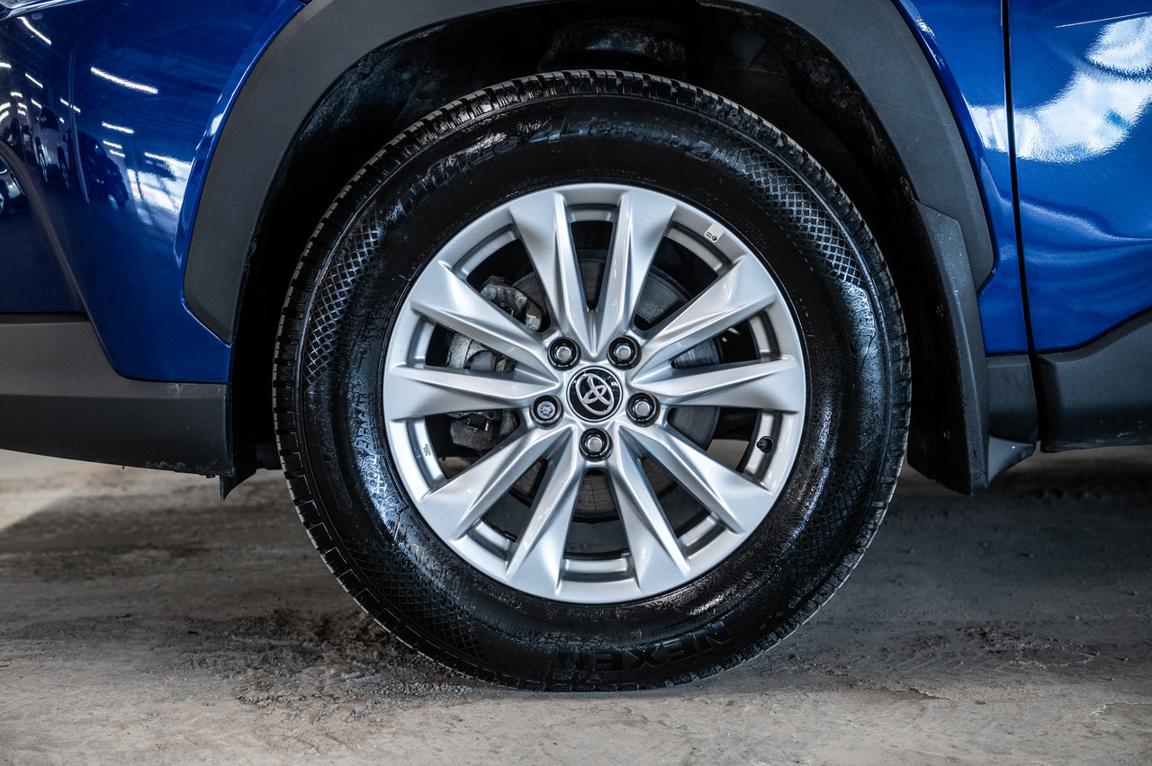 2024 Toyota Corolla Cross LE-4