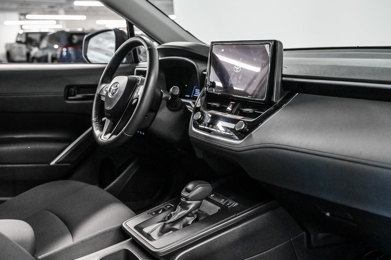 2026 Toyota Corolla Cross LE-23
