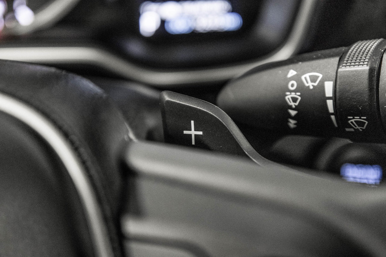 2019 Toyota Corolla Hatchback SE-19