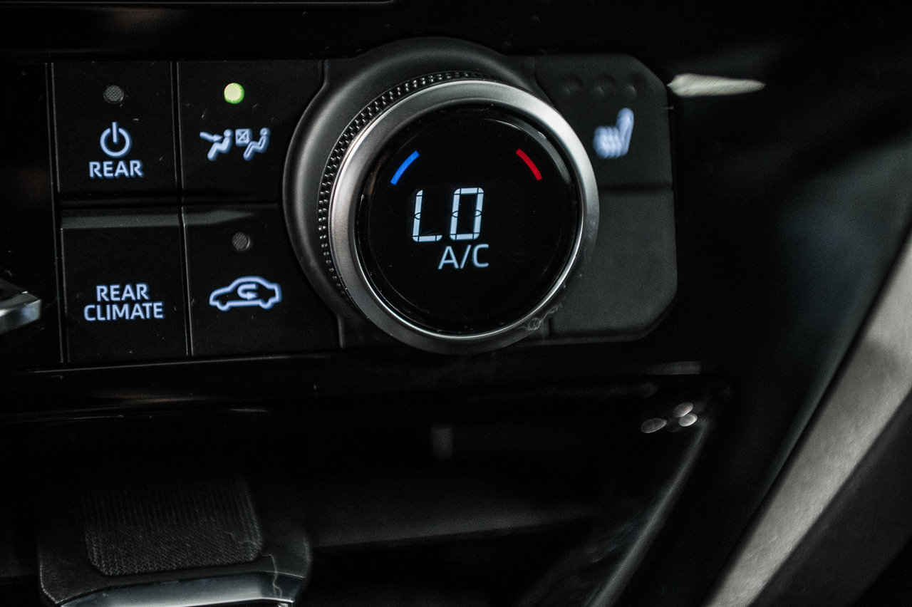 Toyota Highlander LE 2023-24