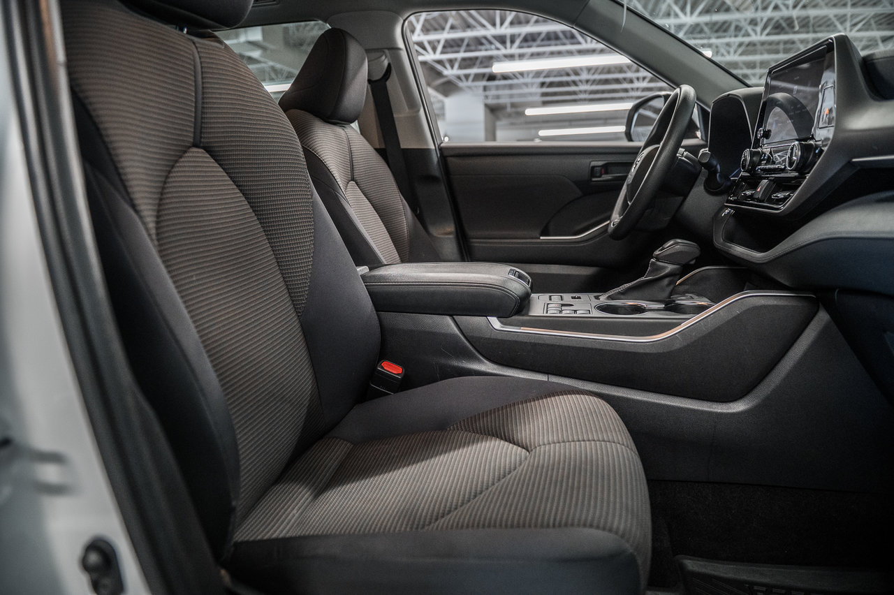 Toyota Highlander LE 2023-33