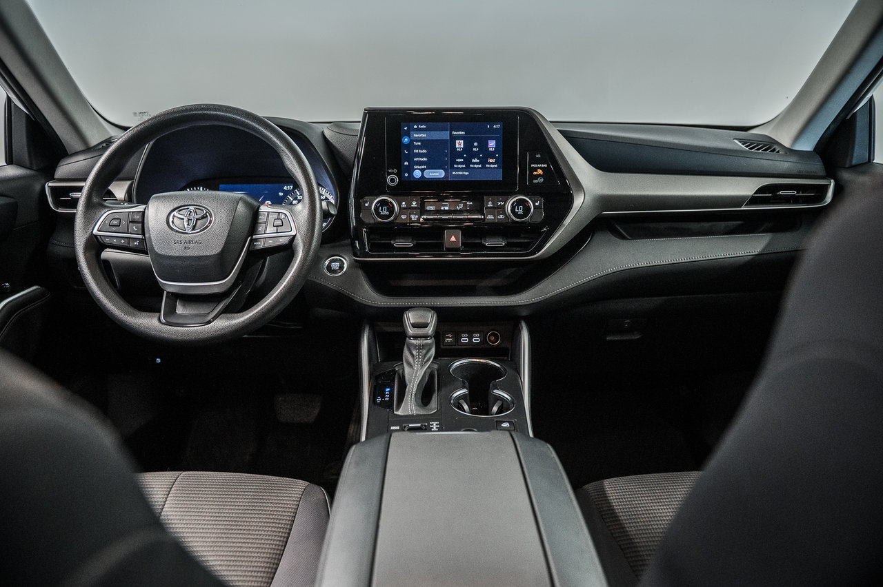 Toyota Highlander LE 2023-29