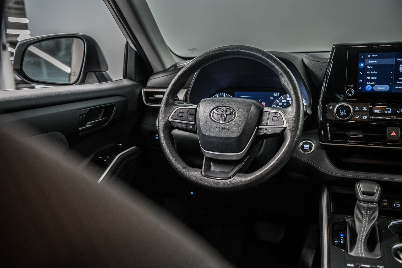 Toyota Highlander LE 2023-30