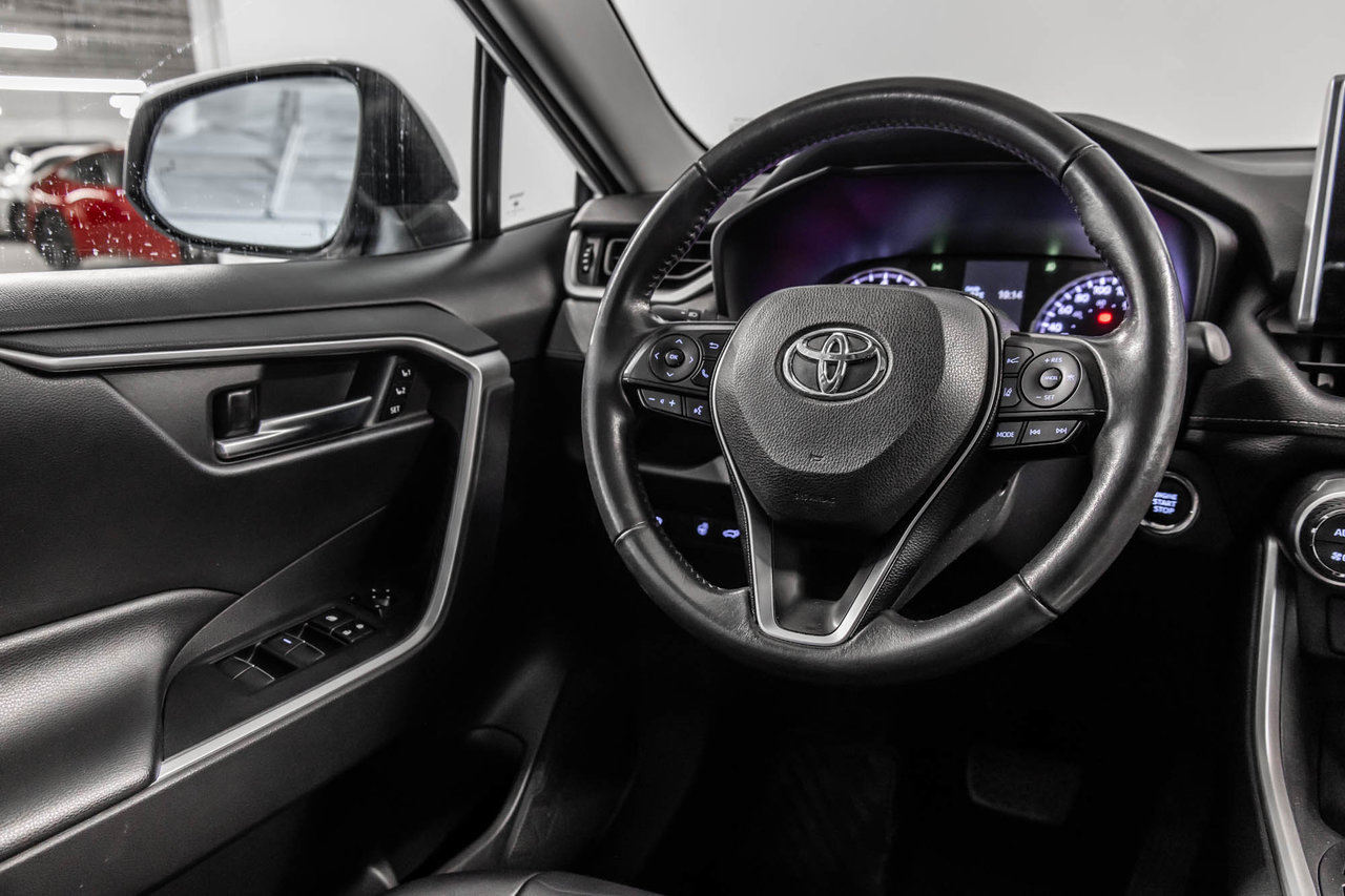 2019 Toyota RAV4 XLE-31