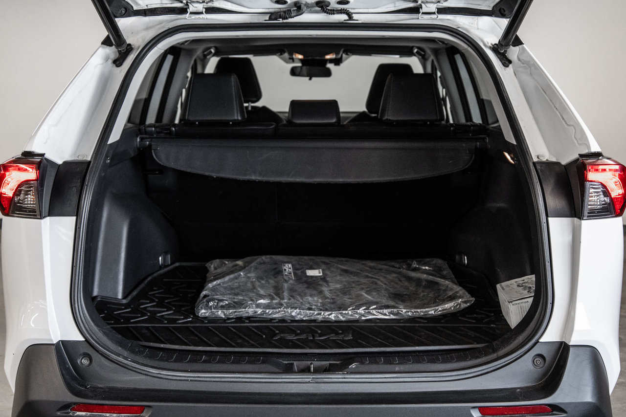 2019 Toyota RAV4 XLE-10