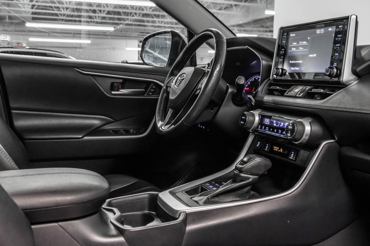 2019 Toyota RAV4 XLE-33