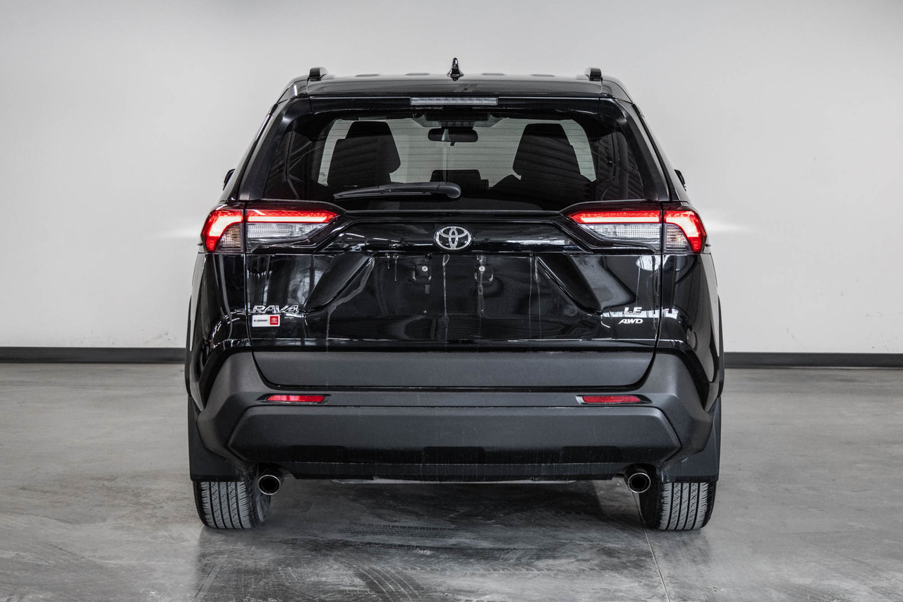 Toyota RAV4 LE 2021-6