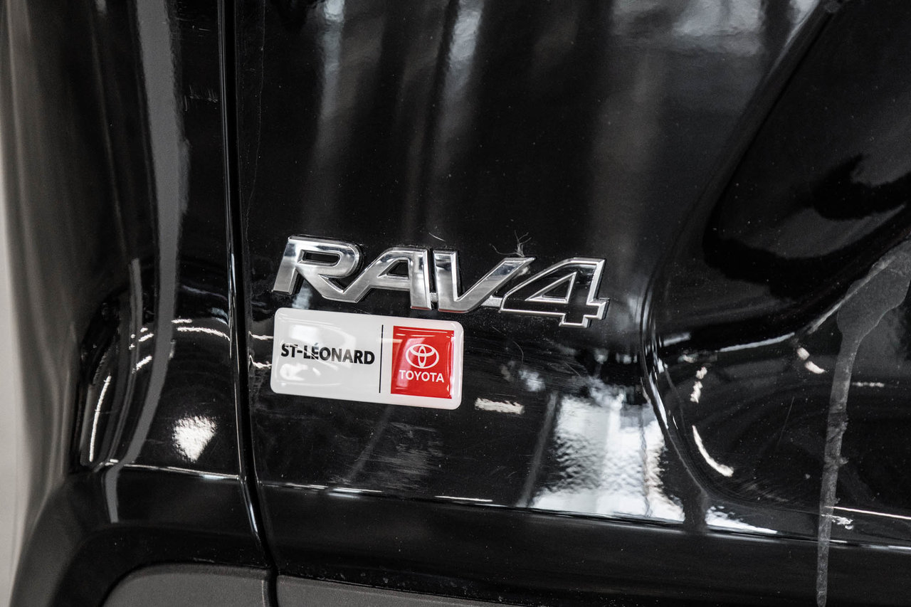 Toyota RAV4 LE 2021-7