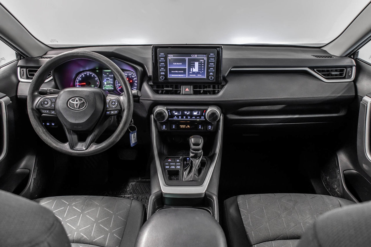 Toyota RAV4 LE 2021-26