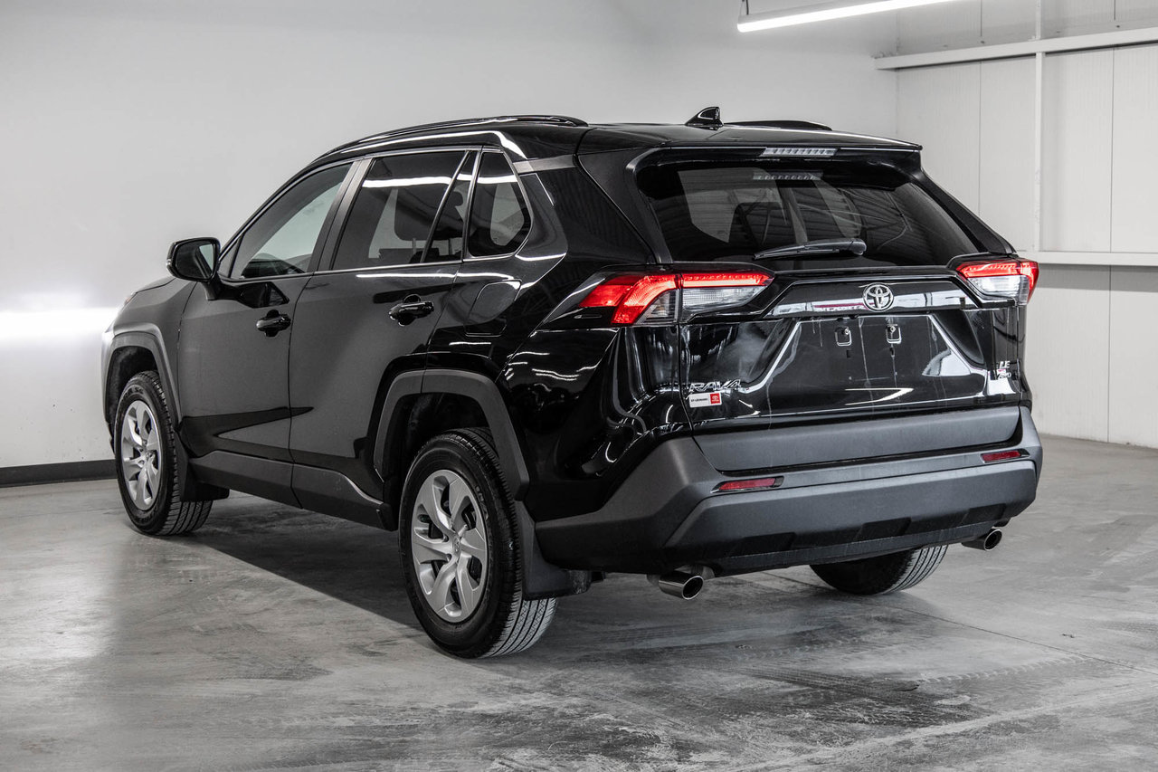 Toyota RAV4 LE 2021-5