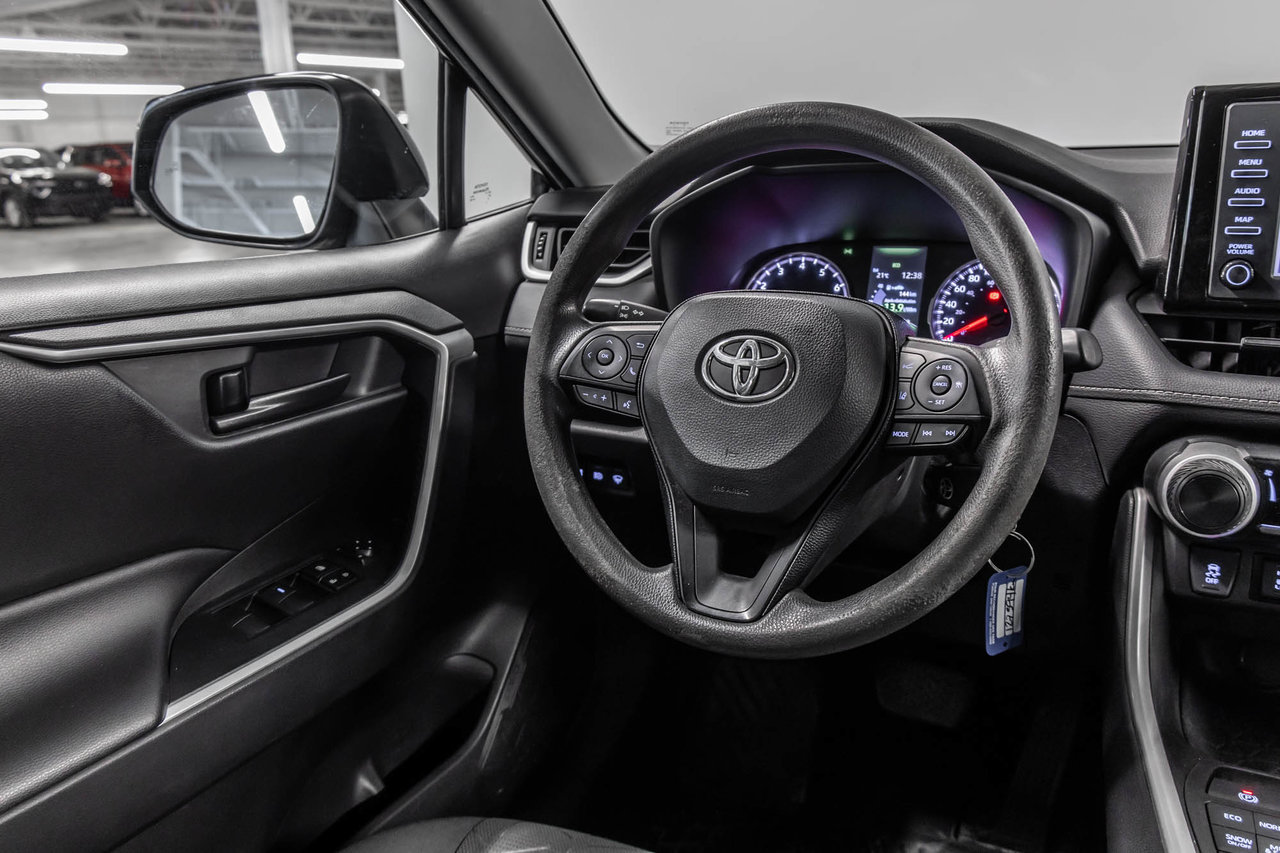 Toyota RAV4 LE 2021-27