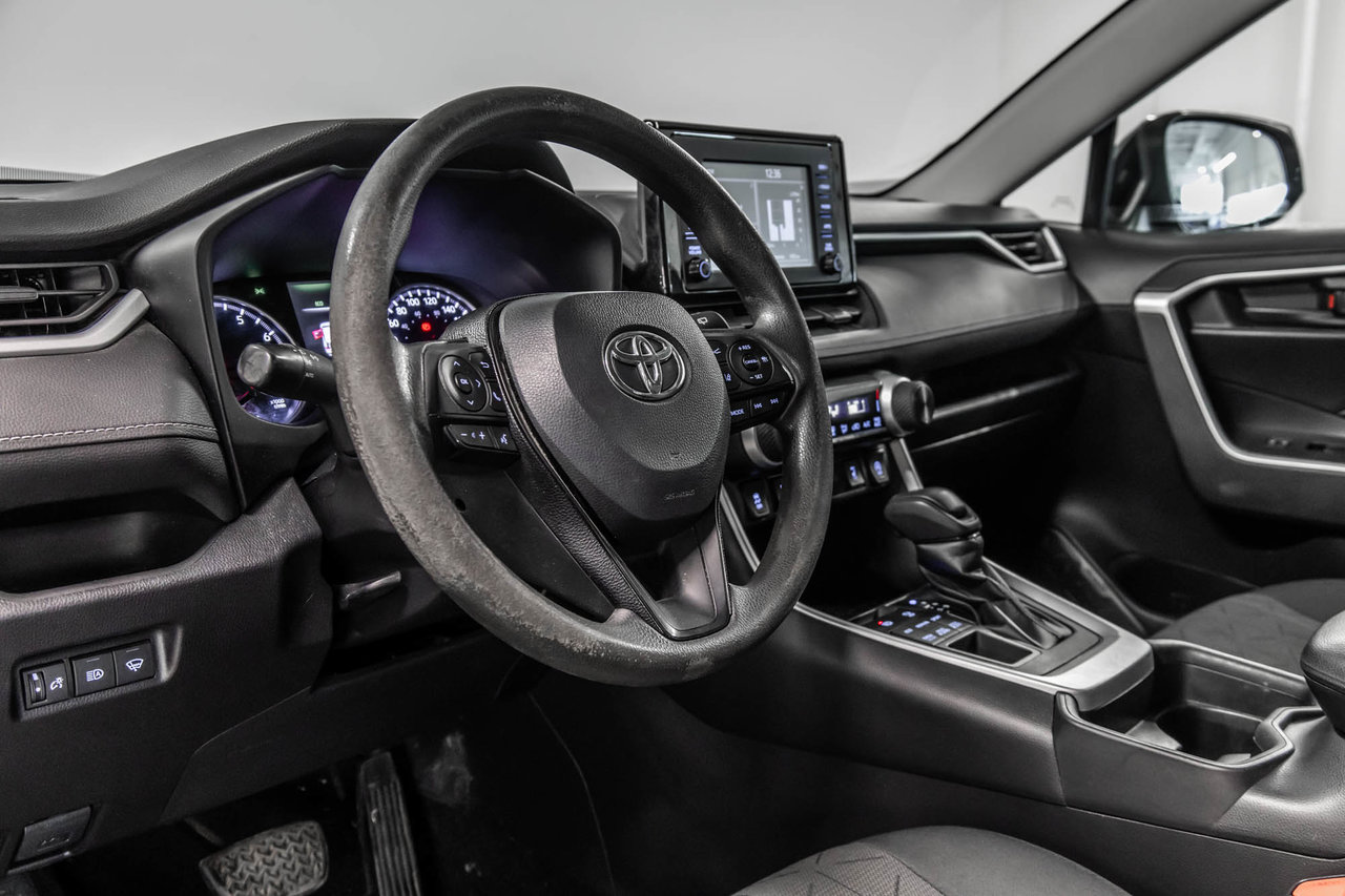 Toyota RAV4 LE 2021-13