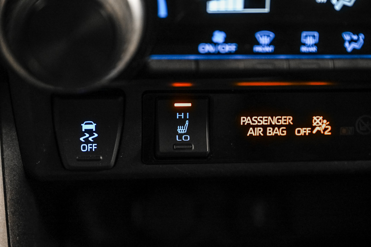 2022 Toyota RAV4 LE-12