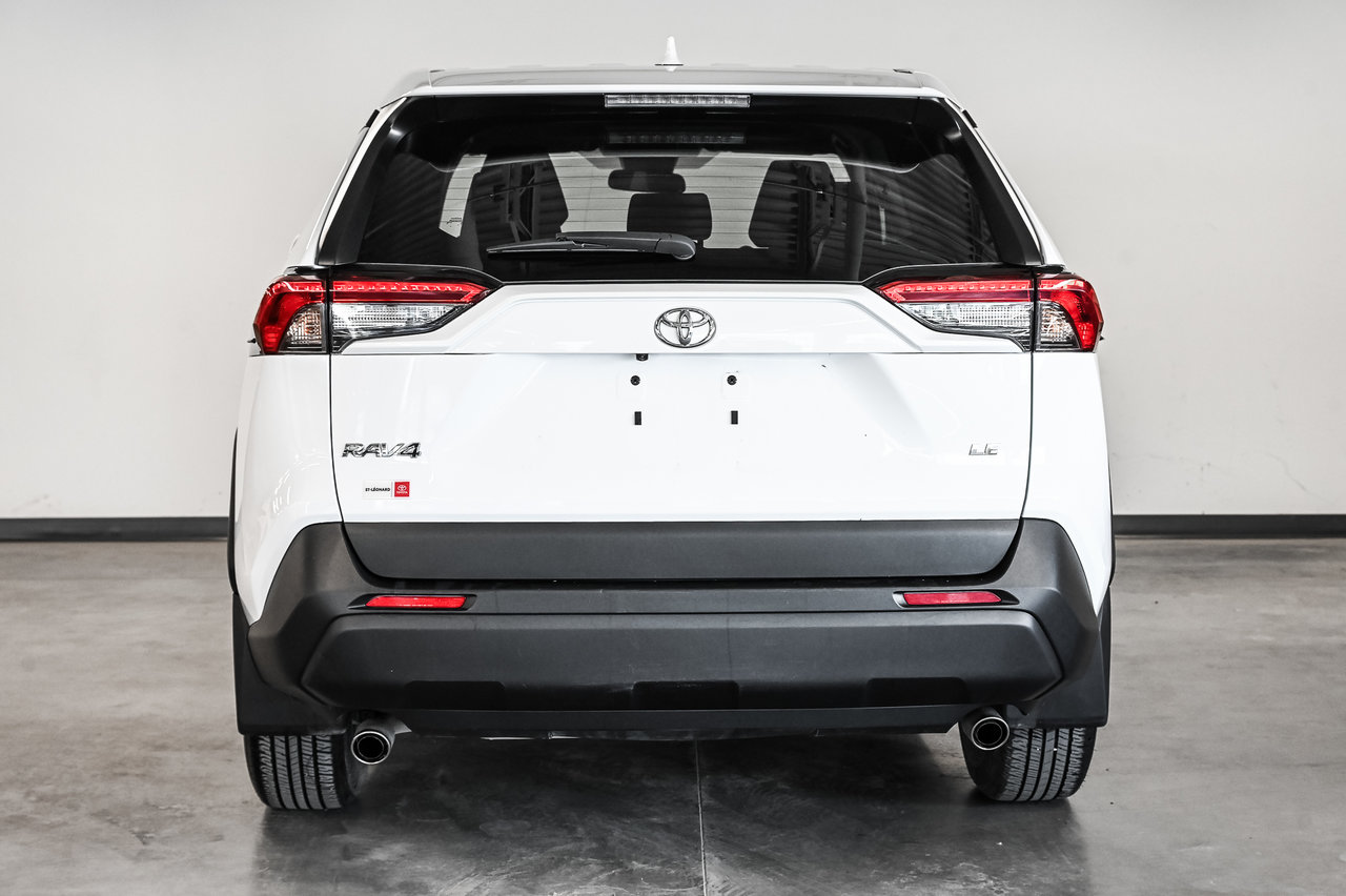 2022 Toyota RAV4 LE-4