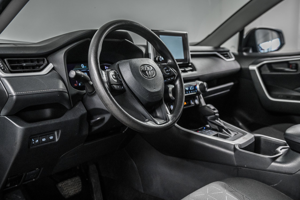 2023 Toyota RAV4 LE-13