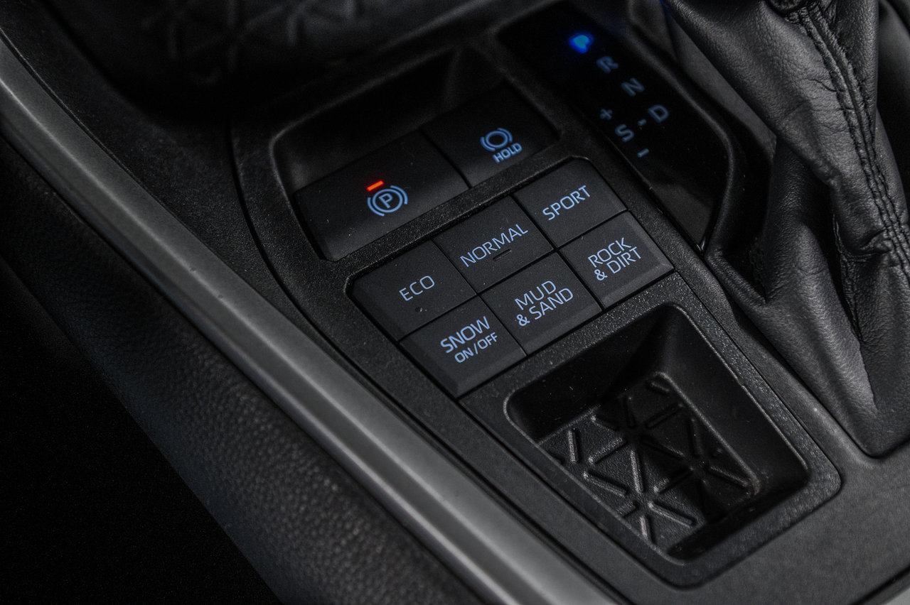 2023 Toyota RAV4 LE-23