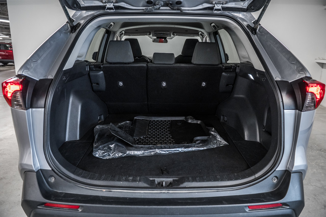 2023 Toyota RAV4 LE-10