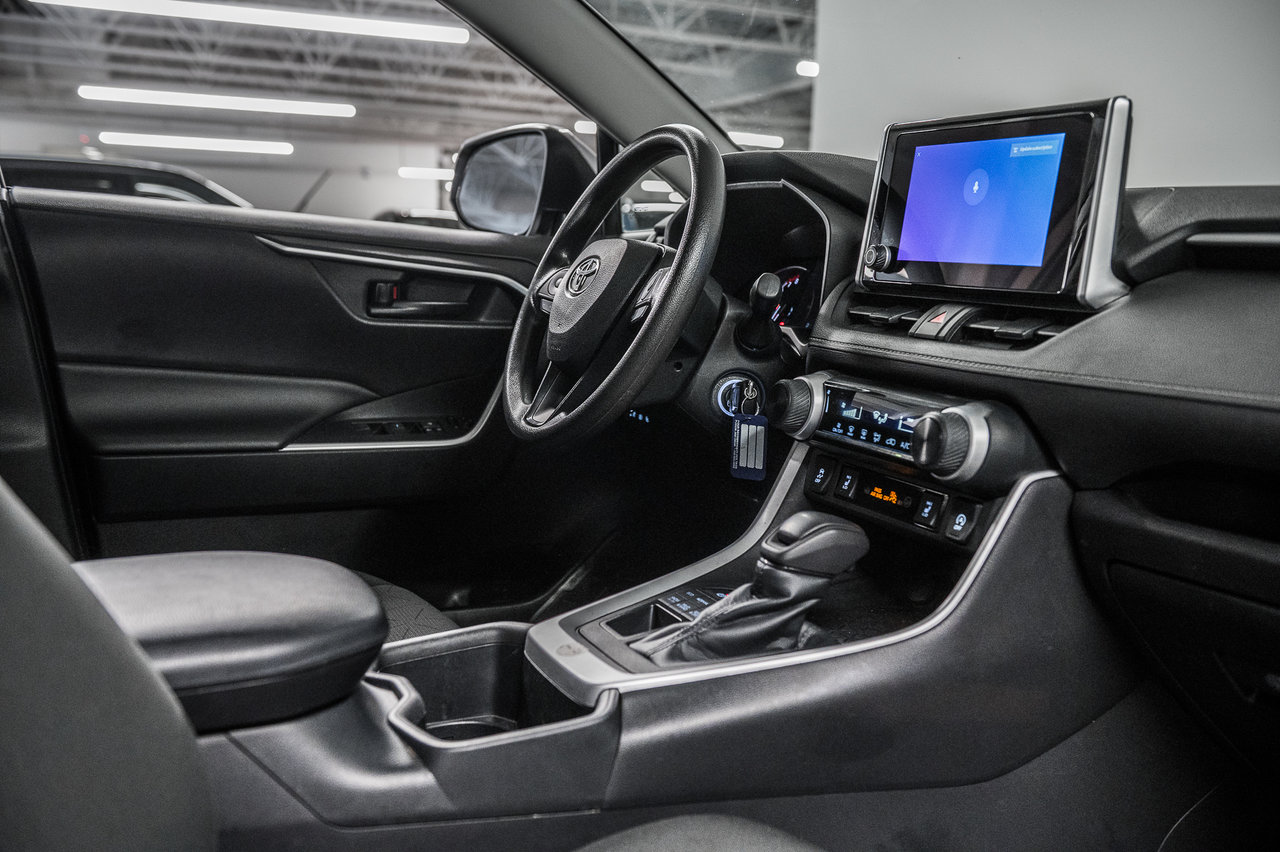 2023 Toyota RAV4 LE-28