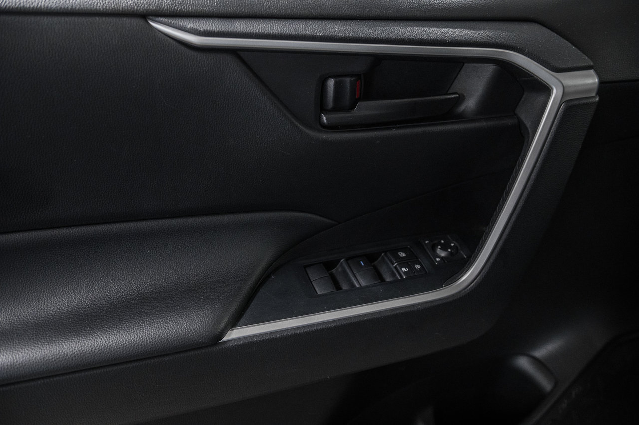 2023 Toyota RAV4 LE-11