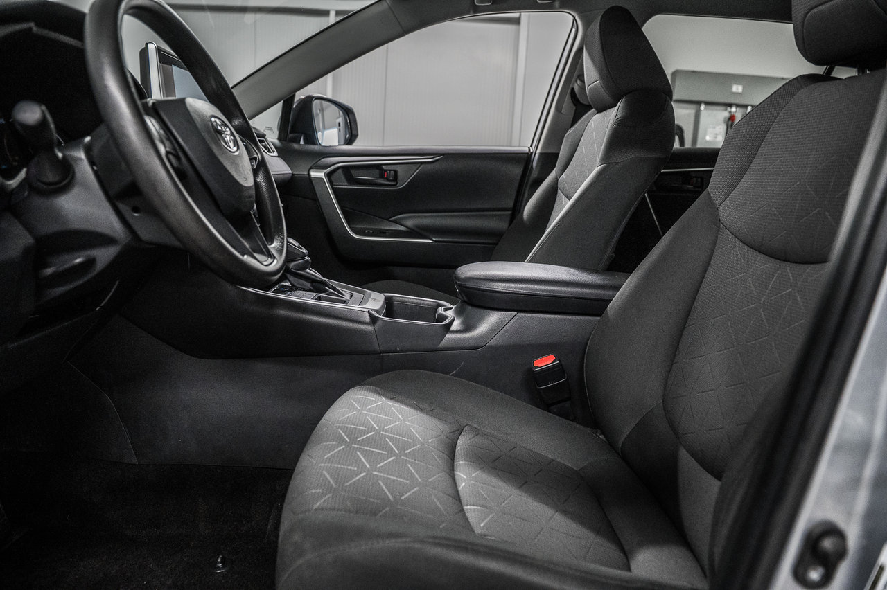 2023 Toyota RAV4 LE-12